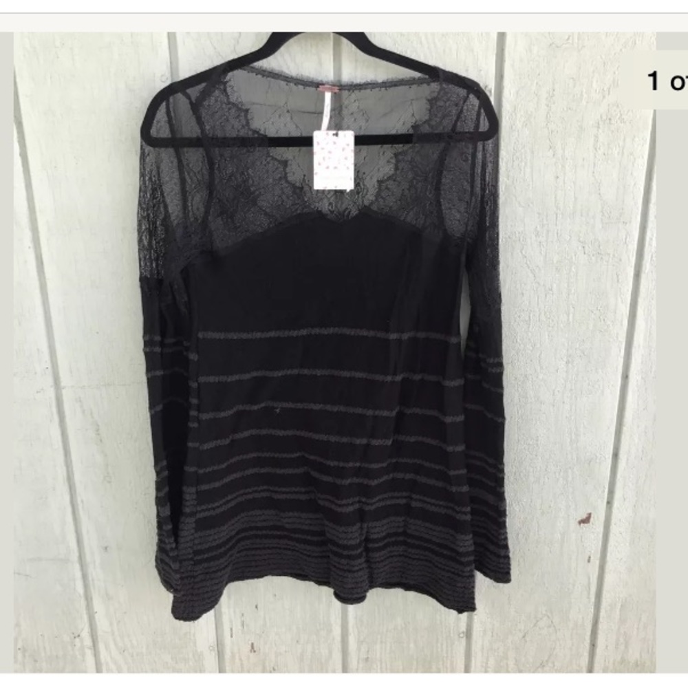 ISO IN BLACK M-L DOEE ANYONE KNOE THE NAME?